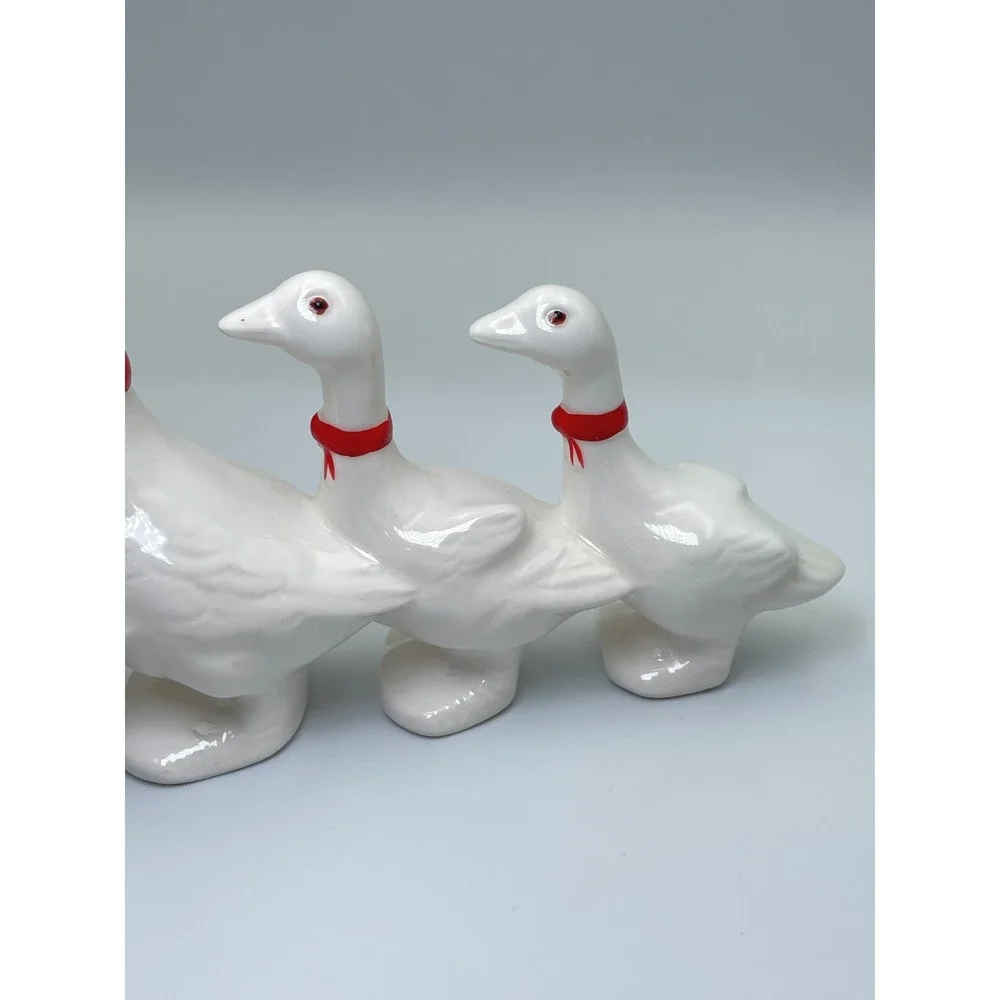 Vintage Dept 56 Christmas Goose Family Figurine Wreath Ceramic Japan 1980s